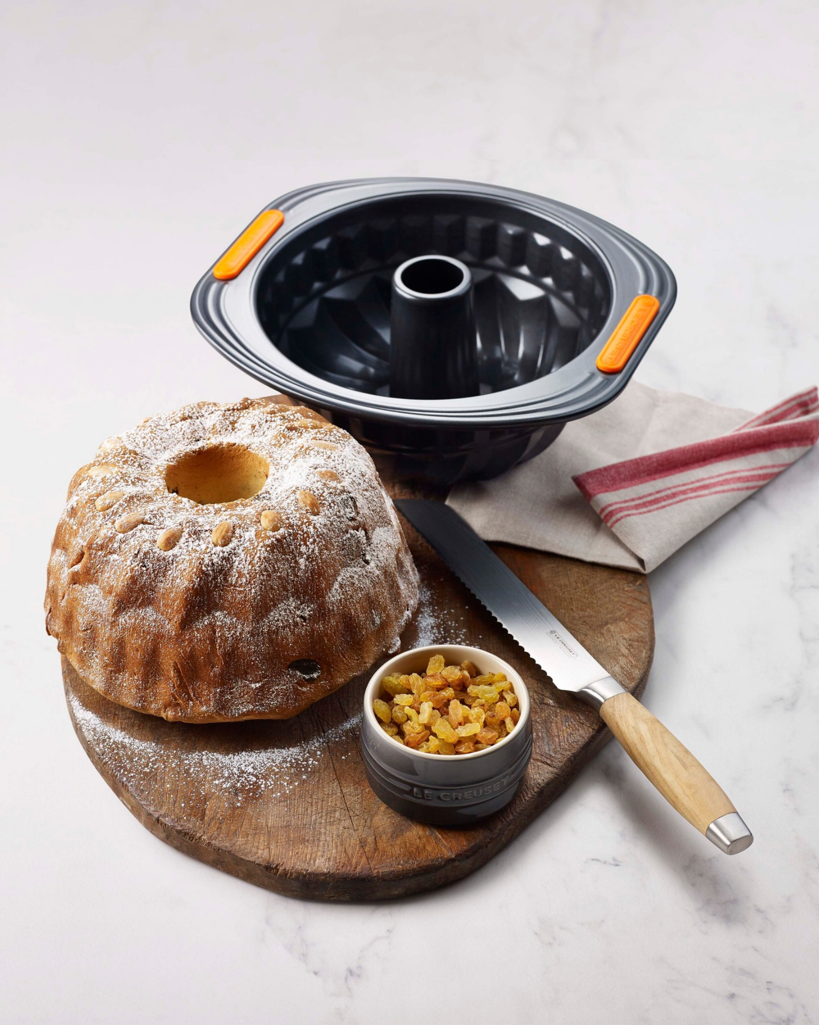 Le Creuset Metal Bakeware Cake Tin